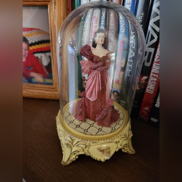 Gone with the wind figurines, cards, and phots - Picture 9 of 13